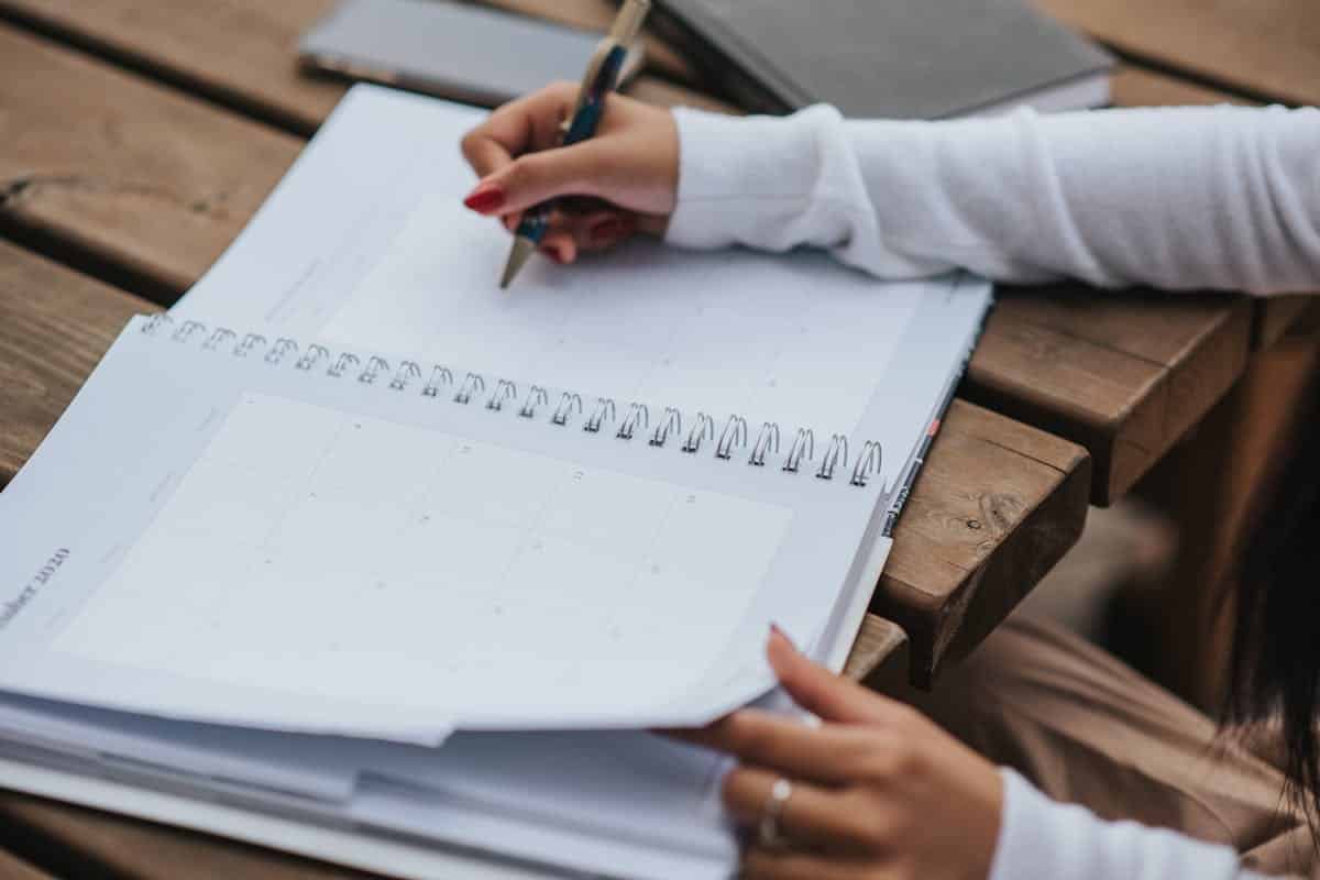 How To Compartmentalize: 5 Best Strategies To Incorporate It