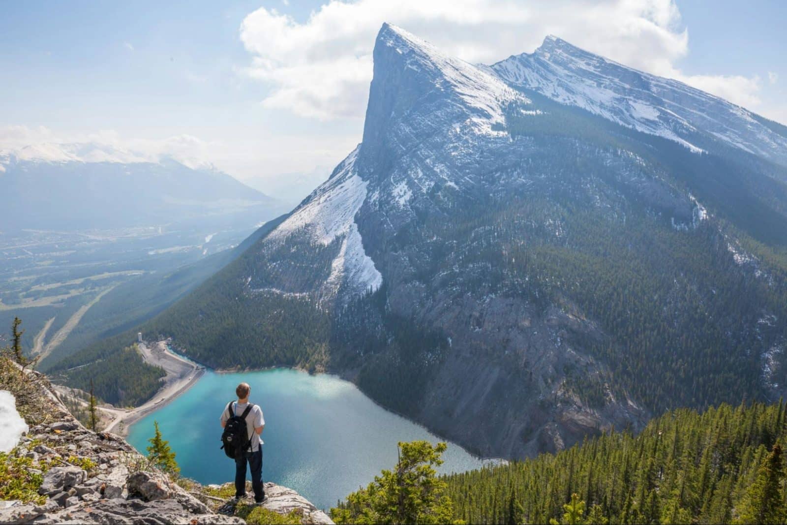 Exploring Canada's Stunning Landscapes by Car