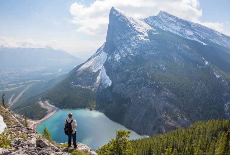 Exploring Canada's Stunning Landscapes by Car